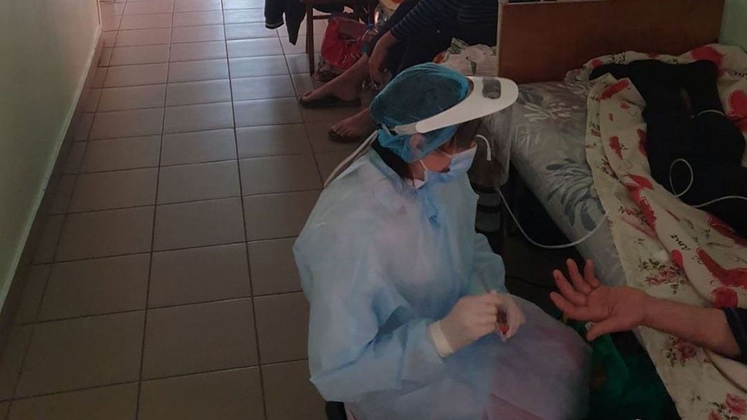 Больницы в Николаеве забиты, людей с COVID-19 кладут в коридорах, – журналист